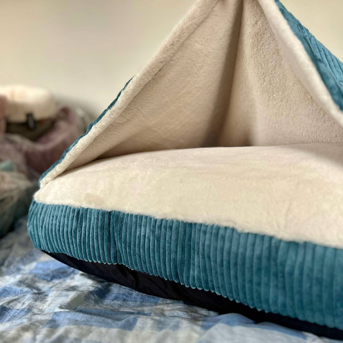 Sabaga HoodyLux II soft hooded bed