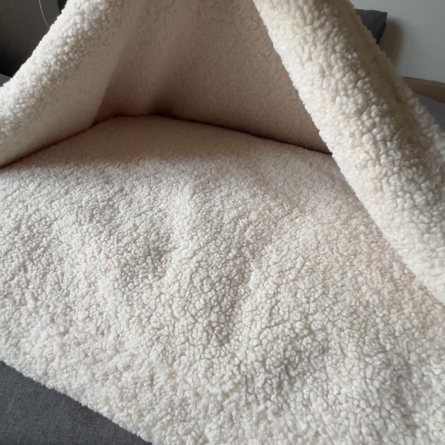 Sabaga HoodyLux II soft hooded bed