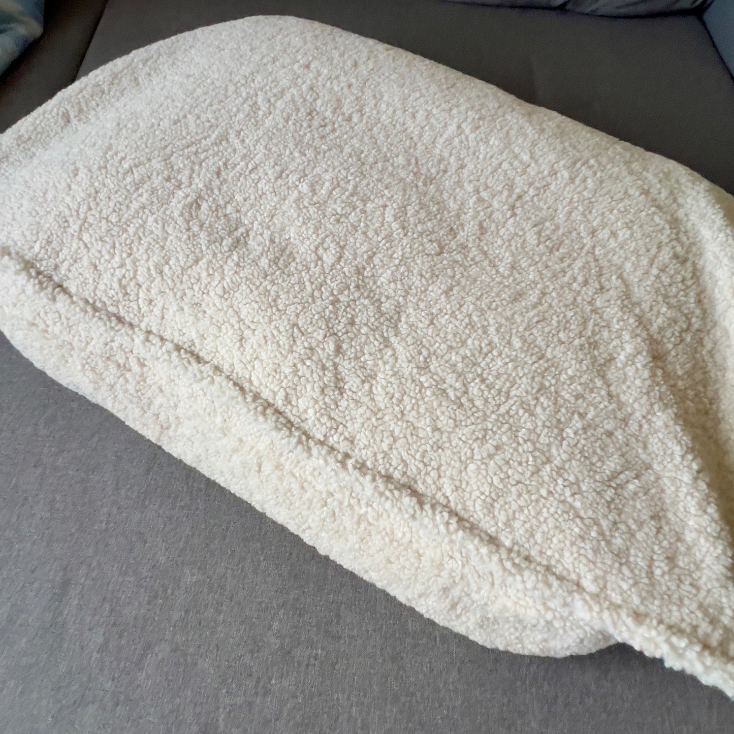 Sabaga HoodyLux II soft hooded bed